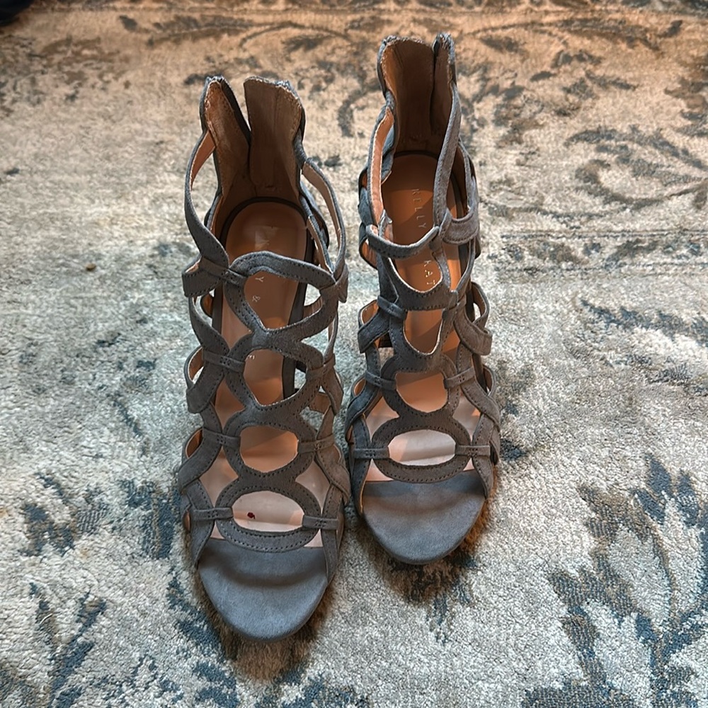 Kelly & Katie gray heels size 7.5